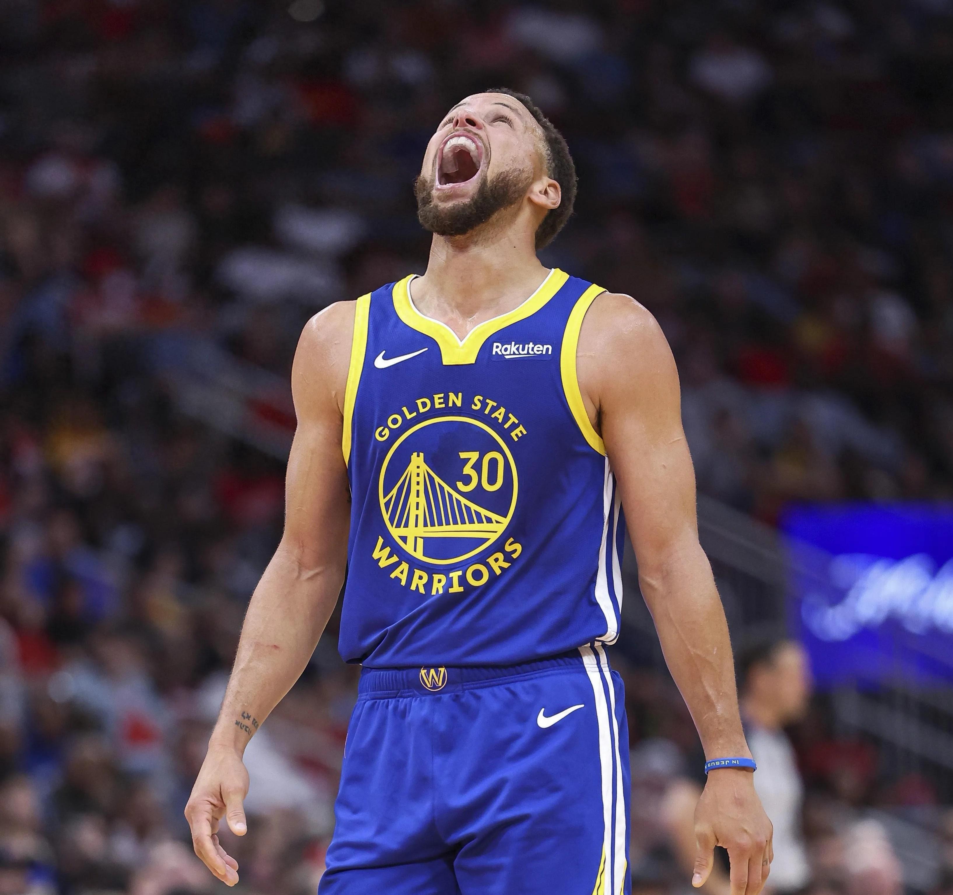 替补席准备 替补席准备